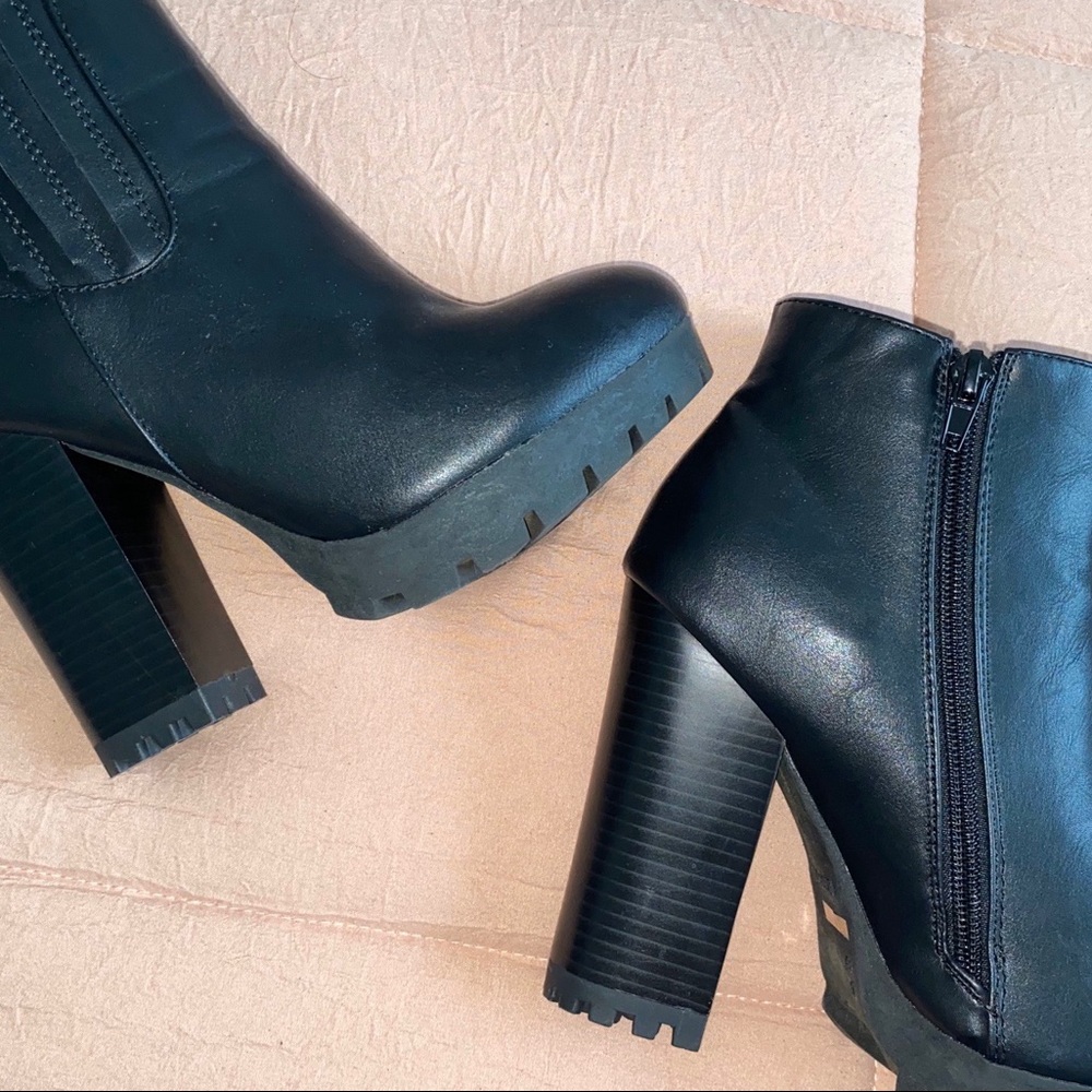 3.5 inch block heel booties! (SIZE 6)